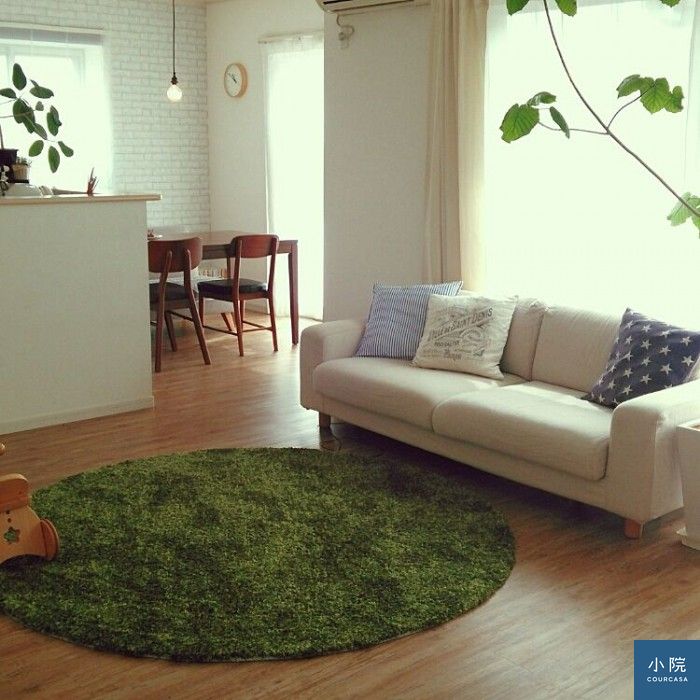 也是MUJI出品的草綠色圓形地毯，很適合春天