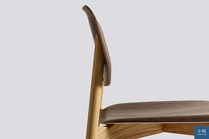 椅背與椅面用合板，彎出更舒適的弧度